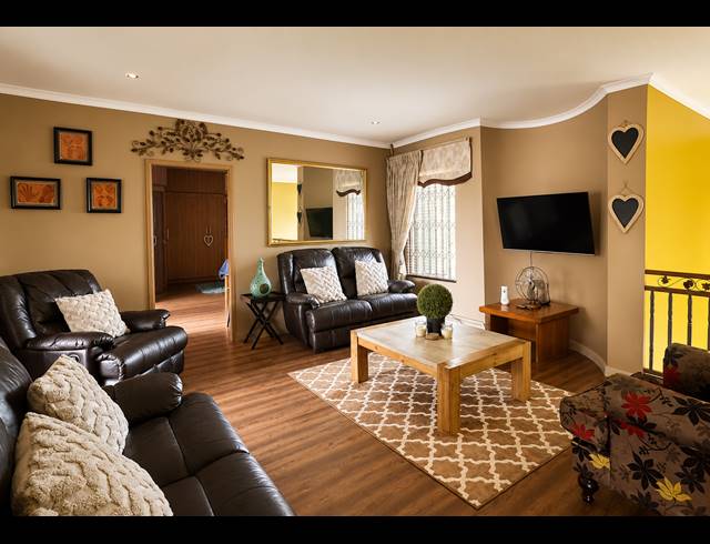7 BEDROOM HOUSE FOR SALE IN THREE RIVERS